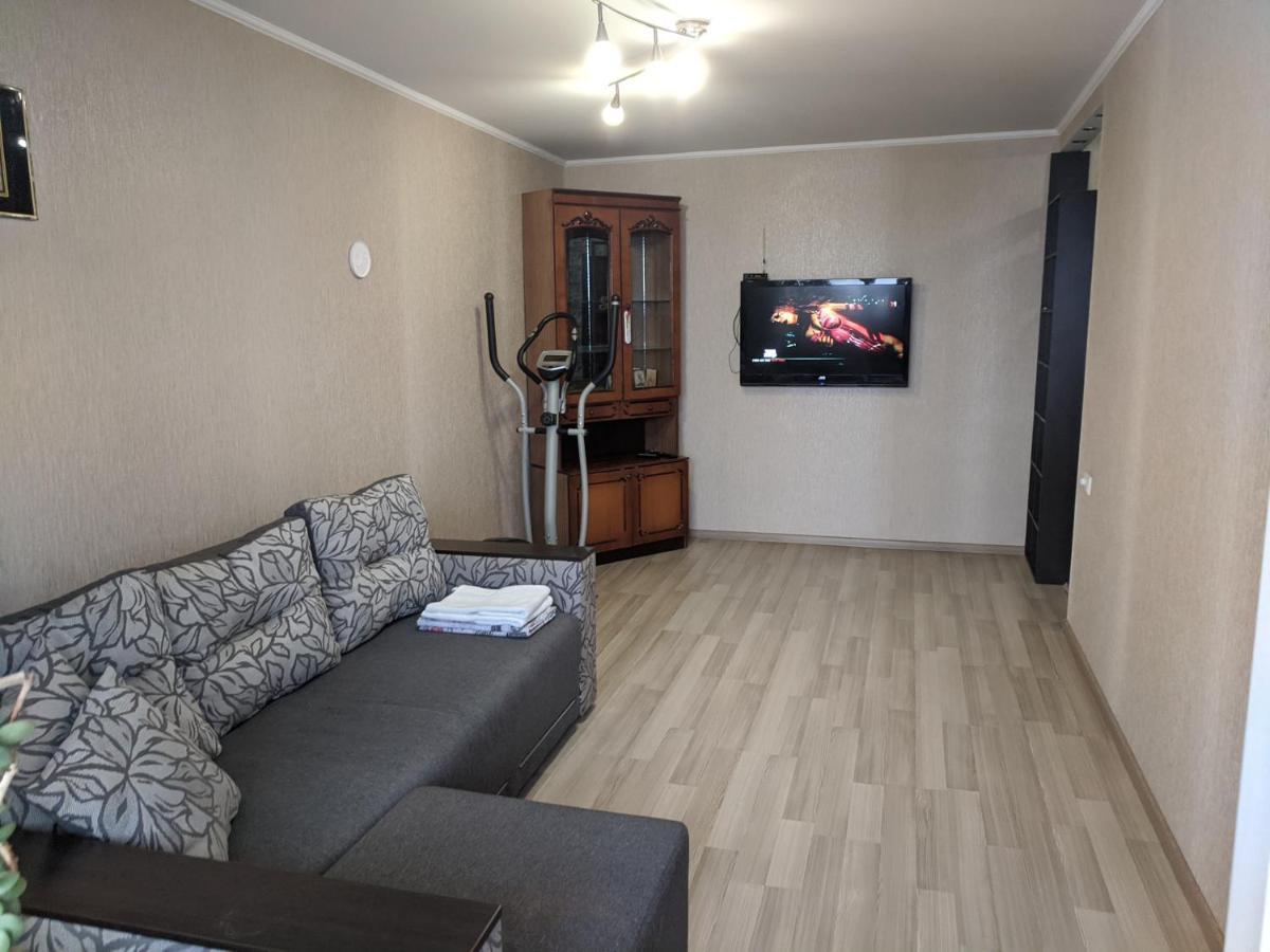 צ'רניהיב Apartment With Balcony On Peremohy Avenue 43 מראה חיצוני תמונה