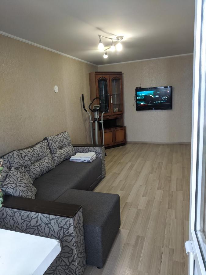 צ'רניהיב Apartment With Balcony On Peremohy Avenue 43 מראה חיצוני תמונה