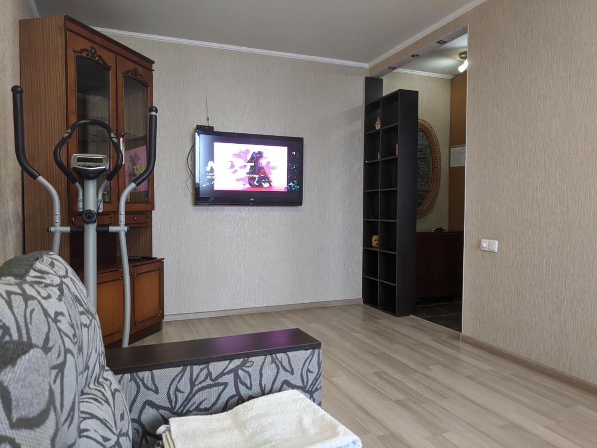 צ'רניהיב Apartment With Balcony On Peremohy Avenue 43 מראה חיצוני תמונה