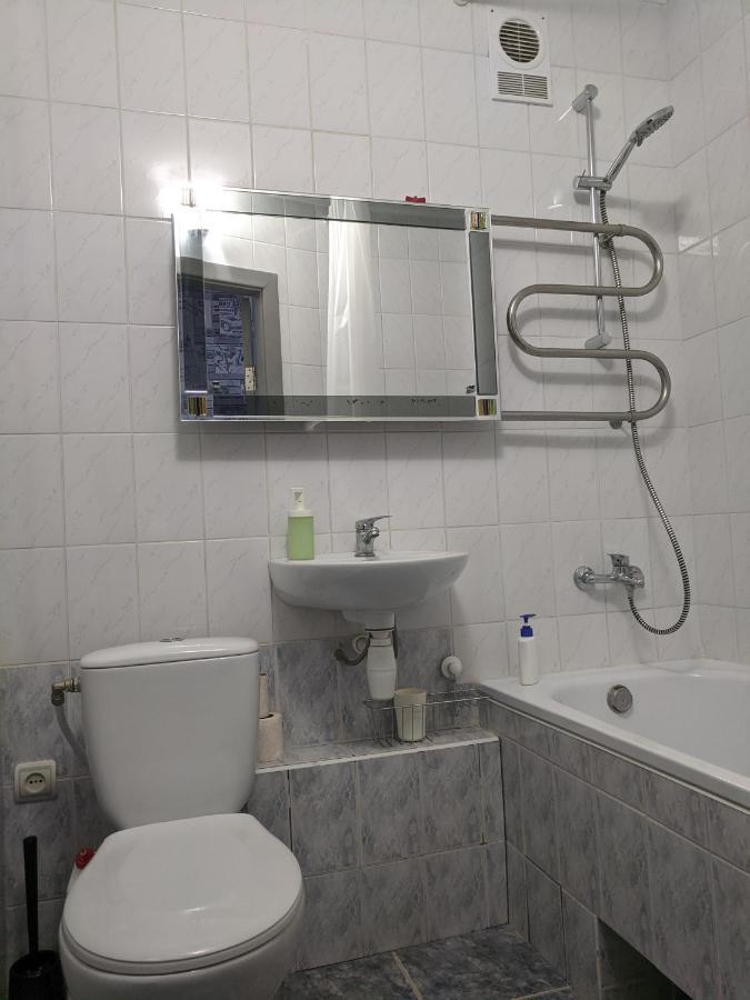 צ'רניהיב Apartment With Balcony On Peremohy Avenue 43 מראה חיצוני תמונה