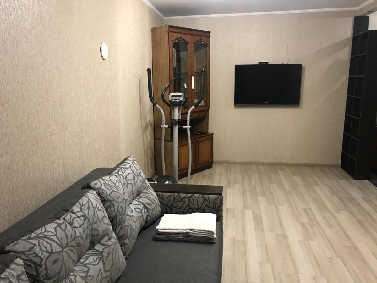 צ'רניהיב Apartment With Balcony On Peremohy Avenue 43 מראה חיצוני תמונה